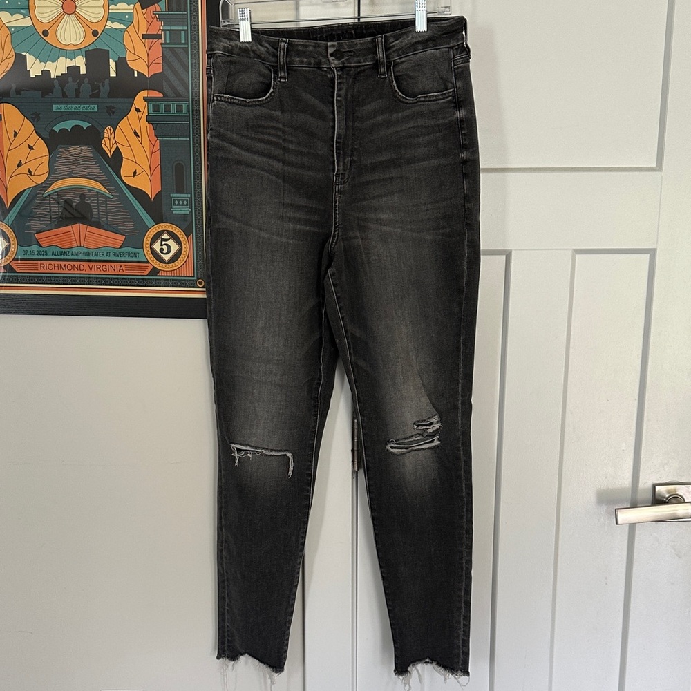 AE - Curvy Highest Rise Jegging - Black

Size 12 

Gently Used
